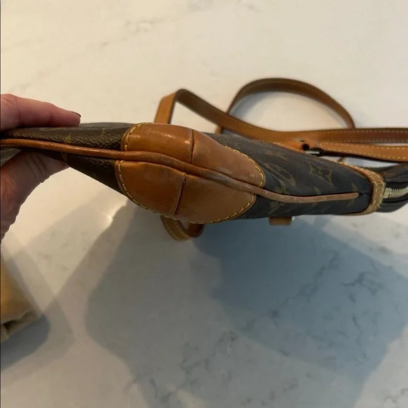 Good Condition 💯 Authentic Louis Vuitton Classic Brown Monogram Shoulder Bag - Picture 6 of 16